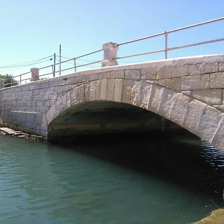 Shore Bridge House Guest house