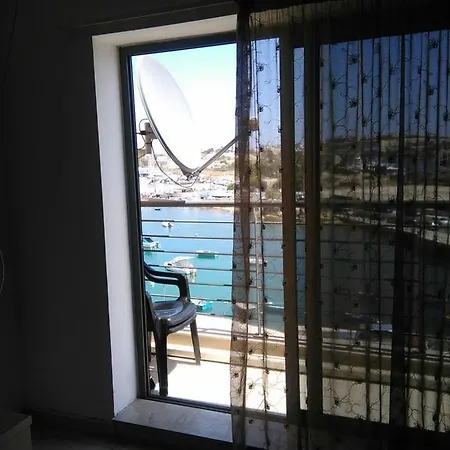 Shore Bridge House 2* Gzira
