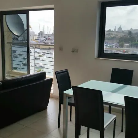 Shore Bridge House Guest house Gzira