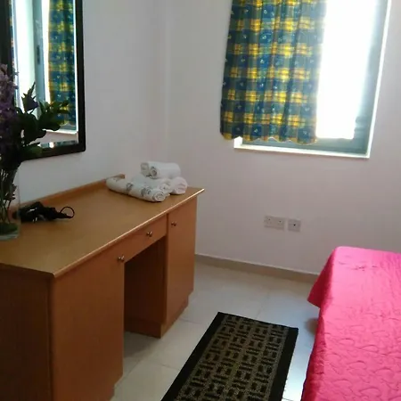 Shore Bridge House Guest house Gzira