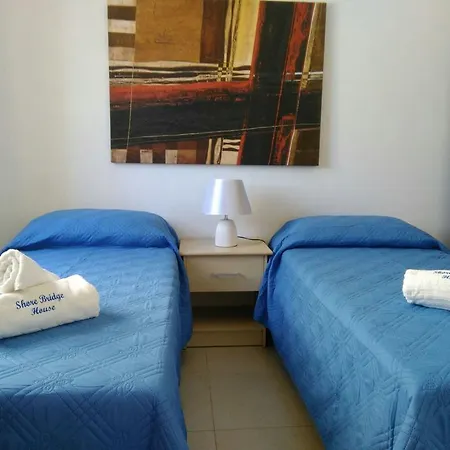 Guest house Shore Bridge House 2*