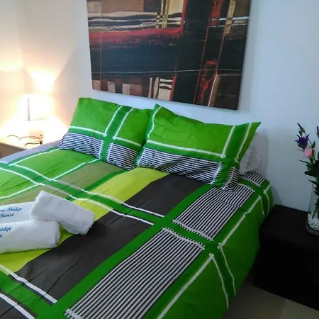 Shore Bridge House Guest house 2*