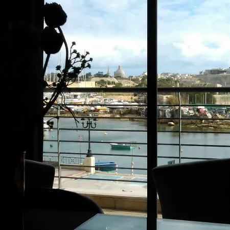 Shore Bridge House Guest house Gzira