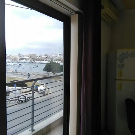 Shore Bridge House Guest house Gzira